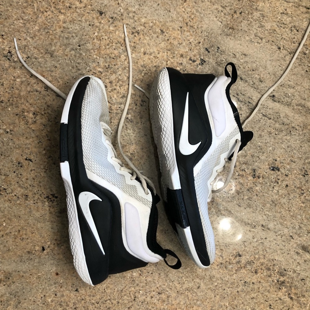 Black and white mens nike basketball shoes - Picture 2 of 4